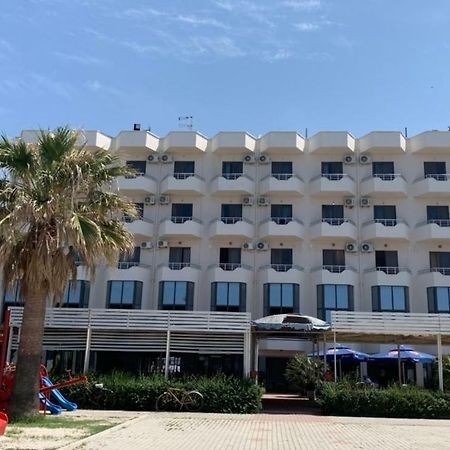 Hotel Ferrara ดูร์เรส ภายนอก รูปภาพ