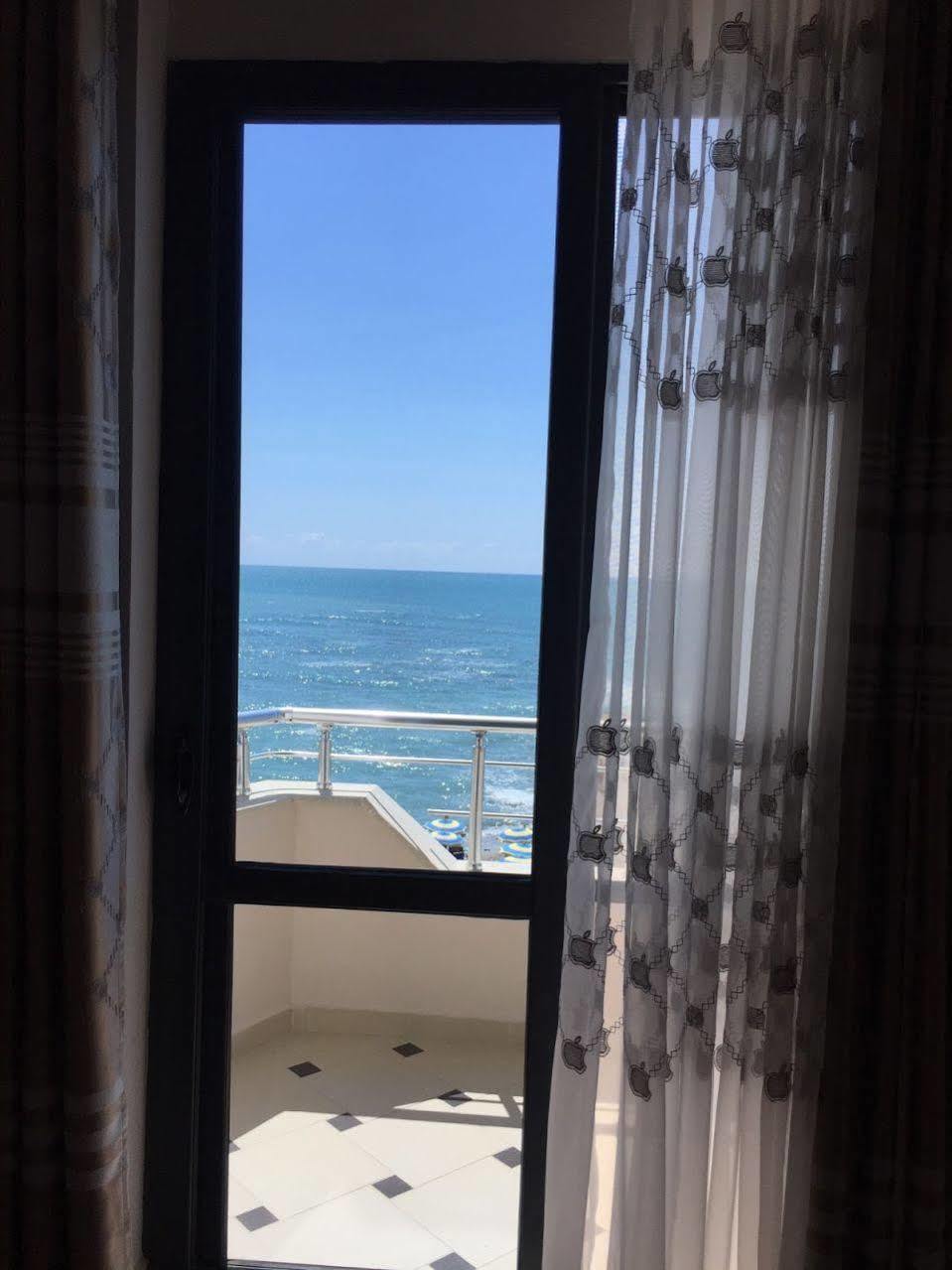 Hotel Ferrara ดูร์เรส ภายนอก รูปภาพ
