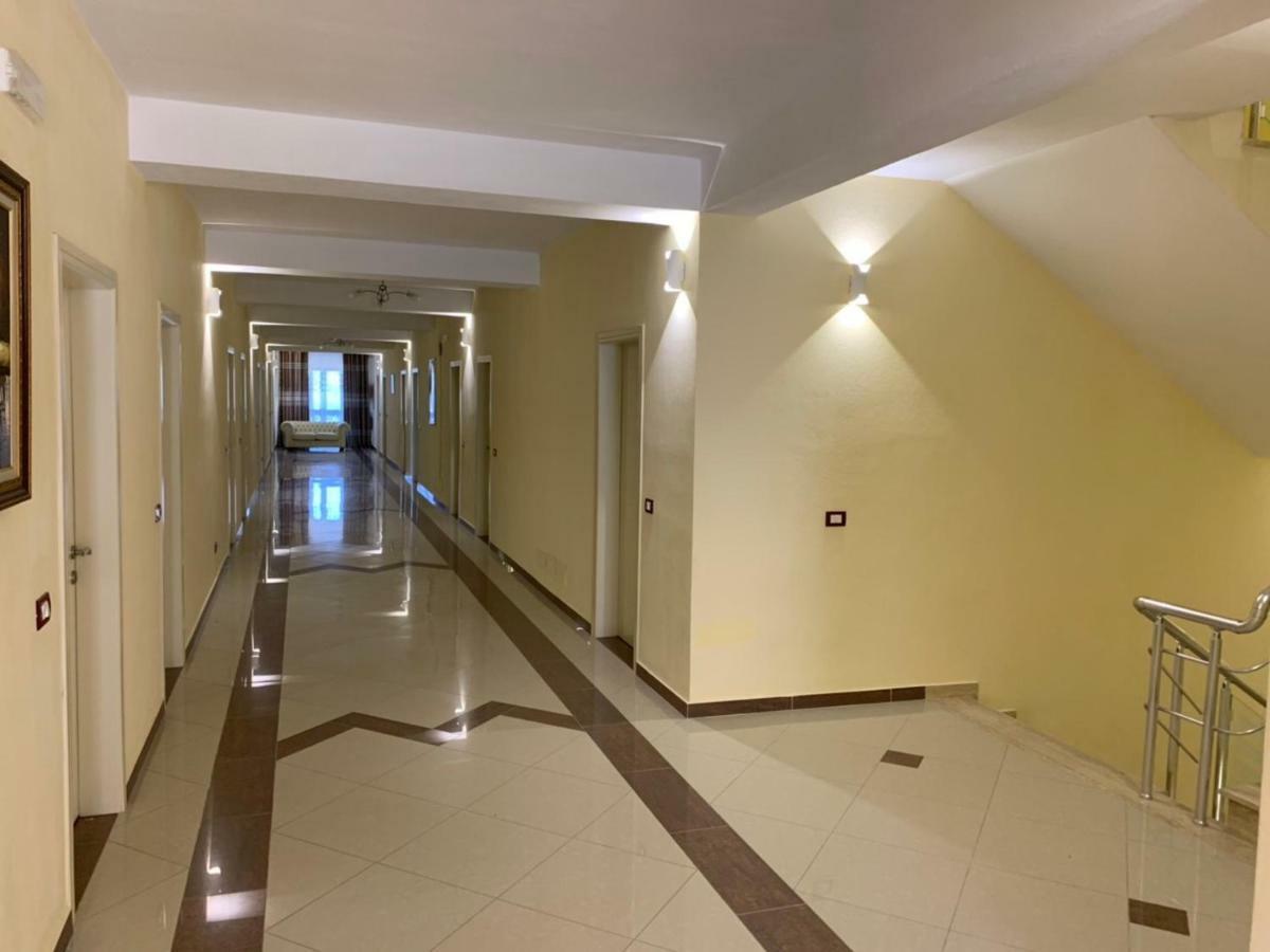 Hotel Ferrara ดูร์เรส ภายนอก รูปภาพ