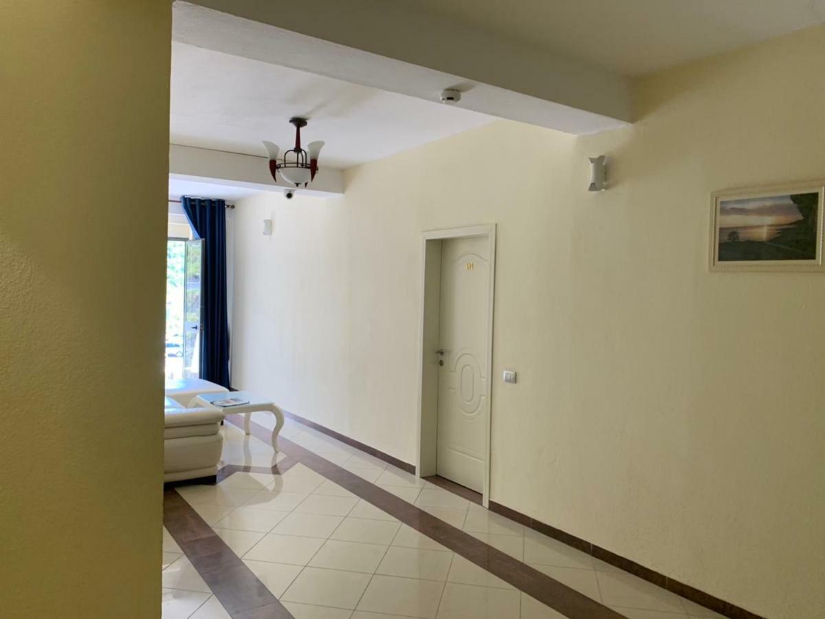 Hotel Ferrara ดูร์เรส ภายนอก รูปภาพ