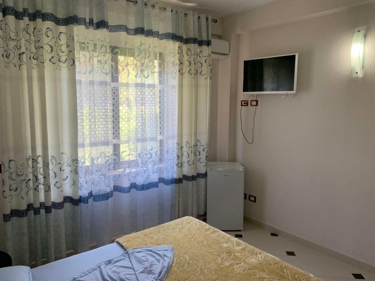 Hotel Ferrara ดูร์เรส ภายนอก รูปภาพ