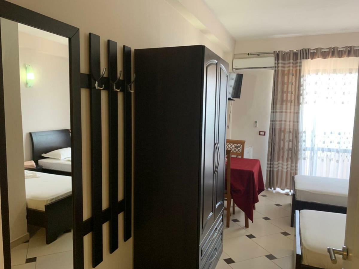 Hotel Ferrara ดูร์เรส ภายนอก รูปภาพ