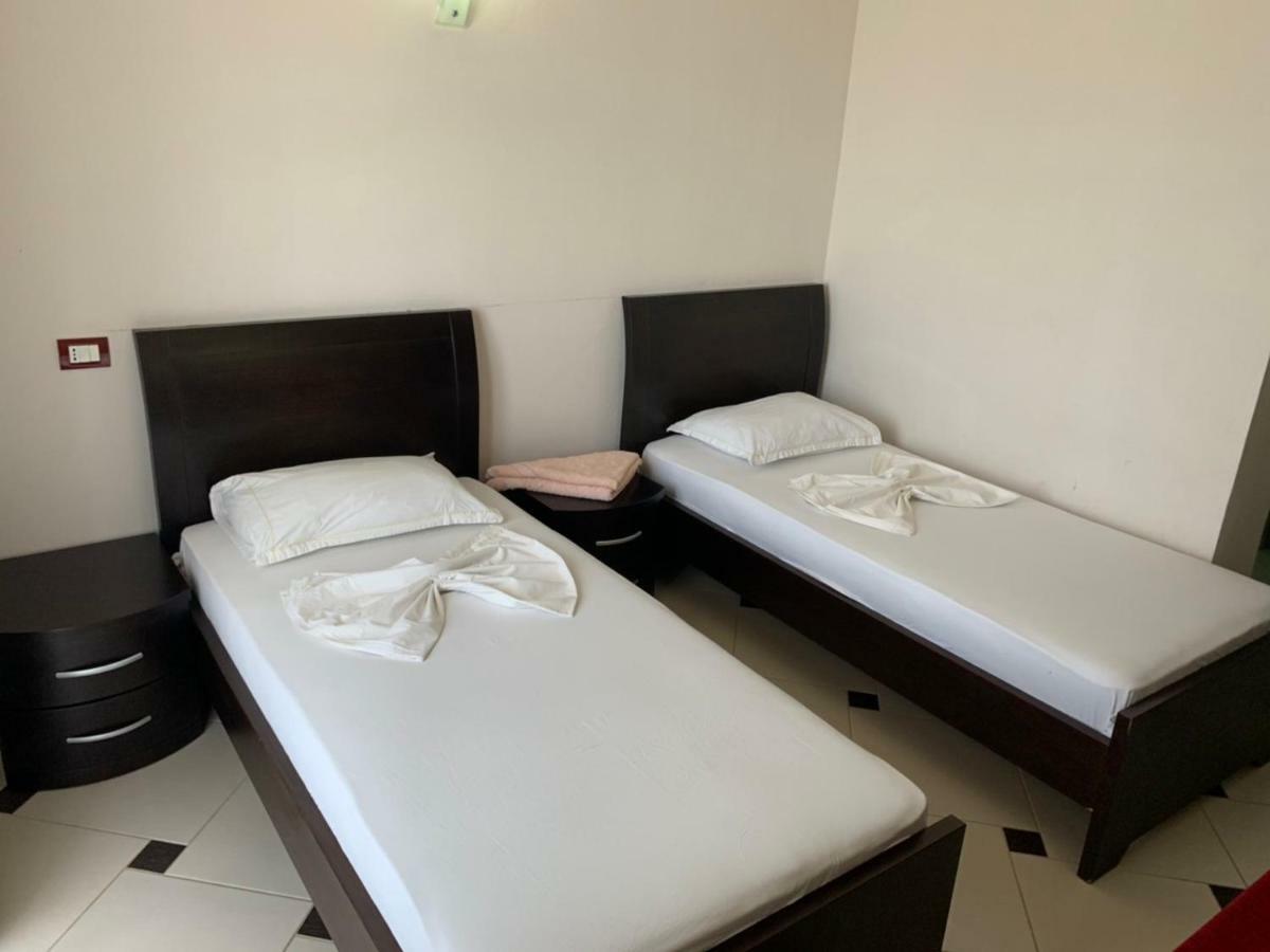 Hotel Ferrara ดูร์เรส ภายนอก รูปภาพ