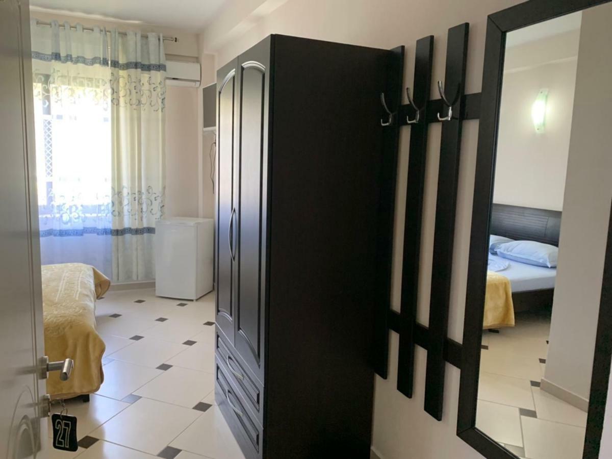 Hotel Ferrara ดูร์เรส ภายนอก รูปภาพ